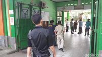 Puslabfor Polri datangi SMPN 32 Tambora yang Roboh
