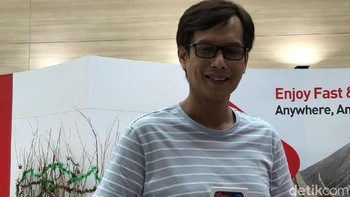 Selain Sofian, ada Daniel dan Rafael yang juga menjadi orang-orang pertama sebagai pemilik iPhone X resmi di Tanah Air. (Foto: detikINET/Adi Fida Rahman)