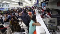 Fasilitas seperti ini juga dapat digunakan calon penumpang dalam melakukan Check-in tiket secara mandiri tanpa harus antri di counter manual.