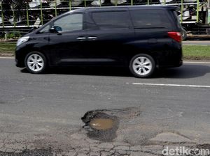 Tabrak Jalan Berlubang Airbag Mobil Bisa Mengembang