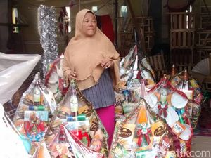 Pedagang Parsel Raup Omzet Jutaan Rupiah per Hari Jelang Natal