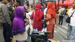 Foto: Sempat Steril, Trotoar Tanah Abang Lagi-lagi Diisi PKL