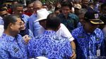 Gaya Anies Pakai Topi Koboi dari Lulung di Tanah Abang