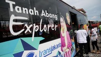 Shuttle bus ini disediakan khusus oleh Pemprov DKI Jakarta untuk para warga yang beraktivitas di kawasan Tanah Abang.