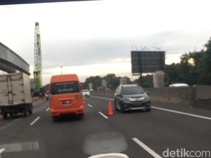 Contraflow di Tol Cikarut, Jalur Cikampek Arah Jakarta Tersendat