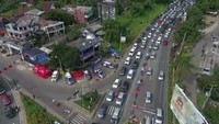 Walaupun padat, kendaraan masih dapat melaju. (Foto: dok. Polres Bogor)