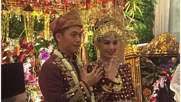 Presiden ke-5 RI, SBY menghadiri pernikahan putra bungsu mantan Menko Perekonomian Hatta Rajasa, Rasyid Amrullah Rajasa dengan Adara Taista.