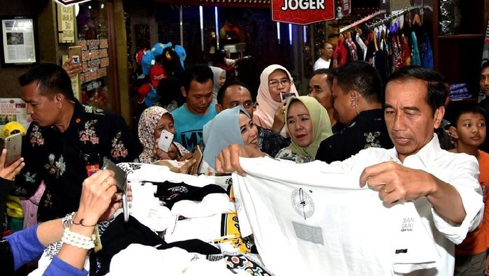 Jokowi belanja di Joger