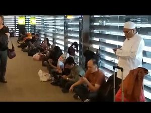 Video: Penumpang di Cengkareng Melantai karena Antrean Membeludak