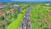 Begini potret udara kepadatan lalin selepas GT Ciawi arah Gadog. Kendaraan pribadi roda 4 mendominasi jalanan. (Foto: dok. Polres Bogor)