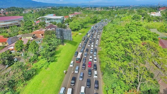 Catat! Ini Kantong Parkir yang Disiapkan Saat Jalur Puncak Ditutup