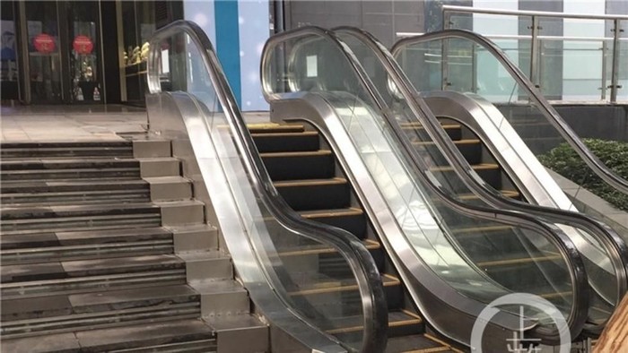 Foto Eskalator Pendek Ini Bikin Heran Netizen