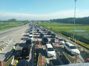 Libur Natal, Lalu Lintas di Exit Tol Bandar Jombang Mulai Macet