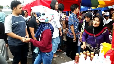 Begini Saat Emak-emak Nyasar Naik Motor di Tanah Abang