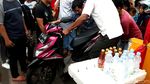 Begini Saat Emak-emak Nyasar Naik Motor di Tanah Abang