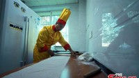 Sebelum dipotong menjadi mie, Li menggiling adonan menggunakan rolling pin hingga pipih, tipis dan lebar. Foto: Istimewa