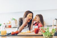 Agar Masak Bersama Anak Makin Menyenangkan, Ini Tips Ahli Nutrisi