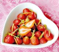 Slurpp! Segarnya 5 Kreasi Minuman Strawberry untuk Meriahkan Pesta