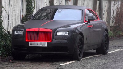 Rolls-Royce Romelu Lukaku Berwarna Merah Hitam Khas Setan Merah
