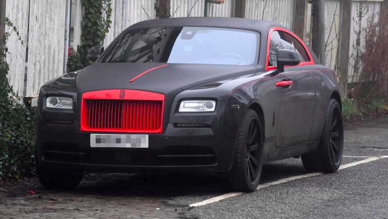 Romelu Lukaku Cat Rolls-Royce Miliknya dengan Warna Khas MU. Foto: Zenpix Romelu Lukaku Cat Rolls-Royce Miliknya dengan Warna Khas MU. Foto: Zenpix