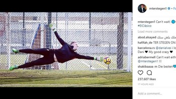 Kiper utama Barcelona Marc Andre Ter Stegen juga tak kalah semangat untuk El Clasico. Foto: Twitter