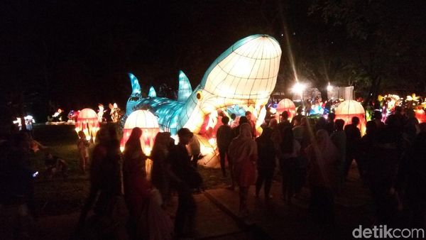 Cantiknya Air Mancur Menari Di Taman Pelangi Jurug Solo