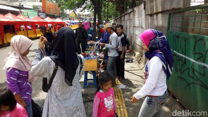 PKL Balik Lagi ke Trotoar Stasiun Tanah Abang