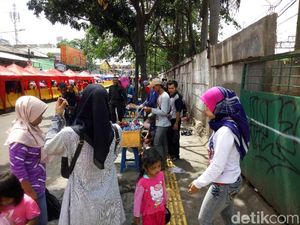 PKL Balik Lagi ke Trotoar Stasiun Tanah Abang