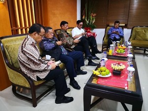 Viral Foto JK dan Menteri Main HP, Begini Momen Kejadiannya