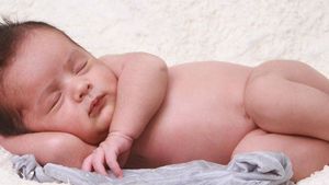 Foto-foto Menggemaskan Baby Z, Putra Hengky Kurniawan