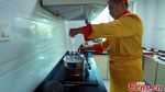 42 Helai Mie yang Super Halus Ini Bisa Masuk Dalam Lubang Jarum