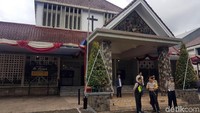 Di Bandung, penyisiran dimulai dari Gereja Katedral, Jalan Jawa, Kota Bandung, Jabar, Sabtu (23/12/2017). 