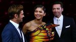 Gaya Unik nan Seksi Zendaya Bergaun Kupu-kupu