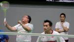 Aksi Menteri Bambang Main Badminton Bareng Chandra Wijaya