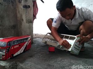Pelajar Zaman Now Asal Blitar ini Terampil Membuat Miniatur Bus