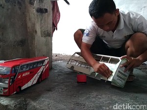 Pelajar Zaman Now Asal Blitar ini Terampil Membuat Miniatur Bus