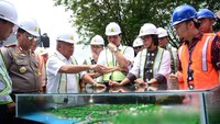 Menteri PUPR Basuki Hadimuljono mengajak Menteri Koordinator Bidang Kemaritiman Luhut Panjaitan, Menteri Keuangan Sri Mulyani Indrawati, dan Gubernur BI Agus Martowardojo, melihat proyek underpass itu Turut hadir Gubernur Bali I Made Mangku Pastika, Kapolda Bali Irjen Petrus R Golose. Dok. Kementerian PUPR.