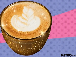 Meriahkan Natal, Cappuccino Diracik dengan Bubuk Berkilauan