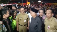 Gubernur DKI Jakarta Anies Baswedan juga melakukan safari di Gereja Antonius Jakarta Timur (Foto: M Fida Ul Haq/detikcom)