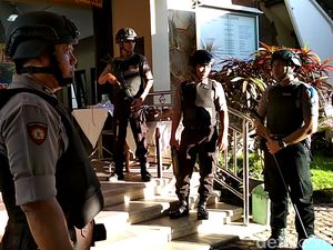 Jelang Misa Natal, Polisi Sisir 5 Gereja dengan Metal Detector