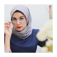 Istri aktor Henky Kurniawan, Sonya Fatmala juga punya banyak pengikut di Instagram. Sonya yang sudah jarang tampil di televisi sebagai aktris ini sering menerima produk hijab, busana bayi, hingga makanan. Foto: Instagram