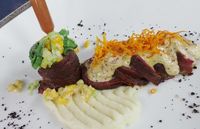 Menu Natal: Suguhan Bacon serta <i>White Fruitcake</i> untuk Makan Malam Natal