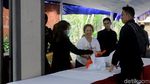 Polisi Sterilisasi Gereja Katedral Jelang Misa Natal