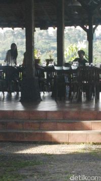 Usai Keliling Taman Safari, Jokowi Ajak Keluarga Makan Bersama