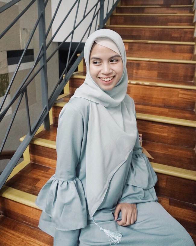 Di Instagram-nya, Nesya Nabila sering mengunggah foto OOTD bahkan sesekali tutorial makeup. Belakangan, istri Ben Kasyafani tersebut terlihat sering mendapat endorsement. Foto: Instagram