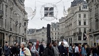 Oxford Street merupakan salah satu pusat perbelanjaan di jantung Kota London (Foto: Dok. REUTERS/Mary Turner)