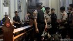 Polisi Sterilisasi Gereja Katedral Jelang Misa Natal
