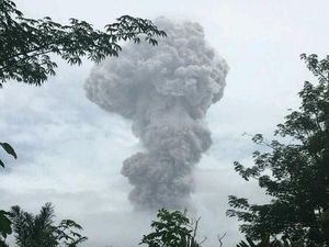 Gunung Agung Kembali Erupsi Siang Ini, Bali Tetap Aman