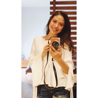 Begitu juga dengan Chynthia Riza yang merupakan istri vokalis Giring Nidji. Ibu tiga anak tersebut bahkan menjadi salah satu brand ambassador sebuah bank dan beberapa brand terkenal. Foto: Instagram