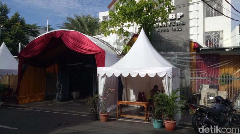 Persiapan Terus Dilakukan di Gereja HKBP Menteng Jelang Misa Natal Persiapan Terus Dilakukan di Gereja HKBP Menteng Jelang Misa Natal